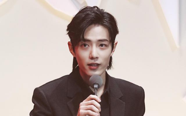 肖战|肖战正式开拍新剧，粉丝助他拿下榜单好成绩，拥护度让人羡慕！