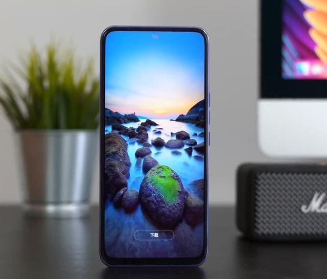 中兴屏下摄像头真机顶部方块明显并没有说的那么好