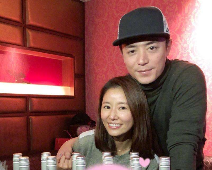 林心如|44岁林心如罕晒自拍照，分享双人份早餐，与霍建华夫妻相十足