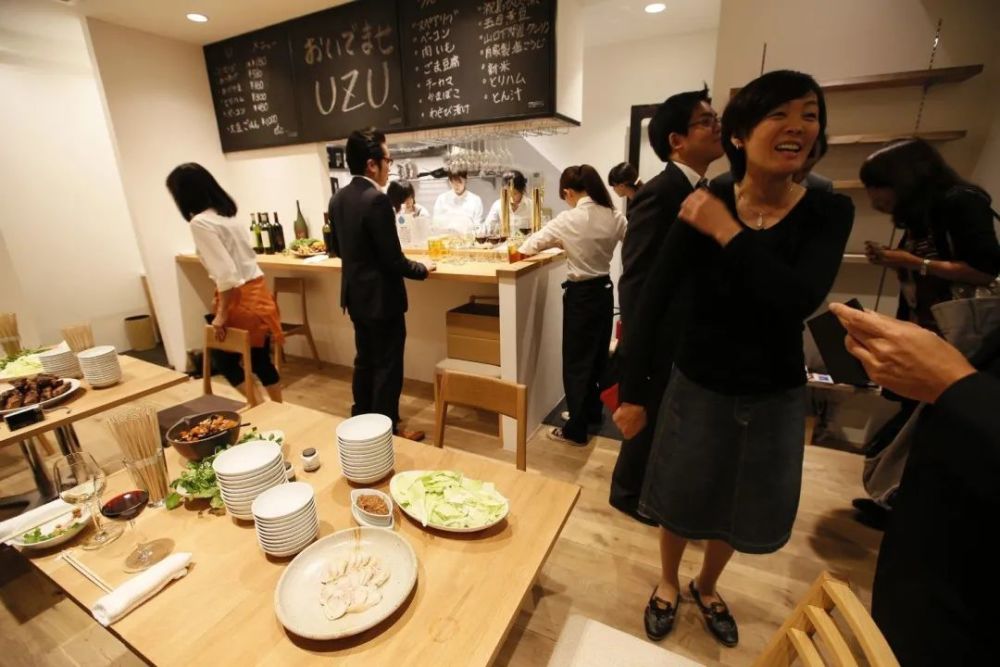 在安倍重回权力巅峰之际,务必以大局为重,禁止在居酒屋中抛头露面