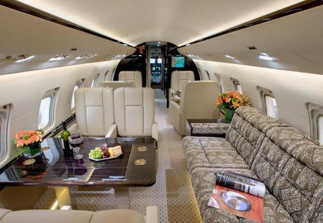 赵本山|赵本山手头开始吃紧，透露养不起私人飞机，欲半折出售却无人问津