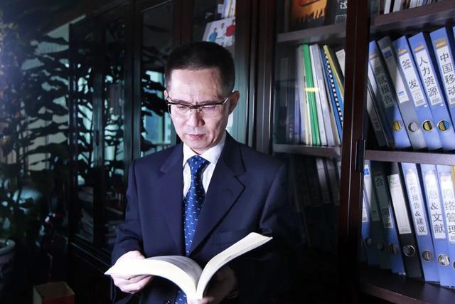 廖建新:"业务网络"的开拓者,"顶天立地"的科学人