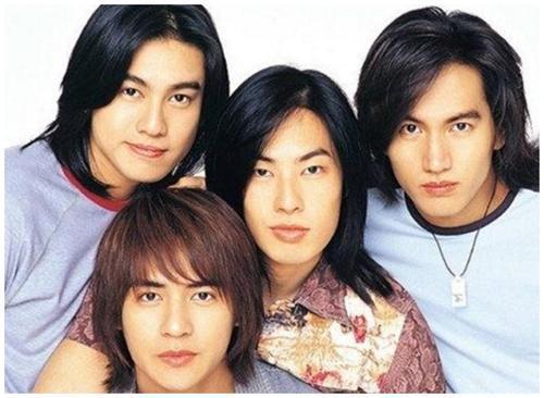 朱孝天|41岁朱孝天晒与老婆出游照，减肥成功变帅不少，不生孩子也幸福