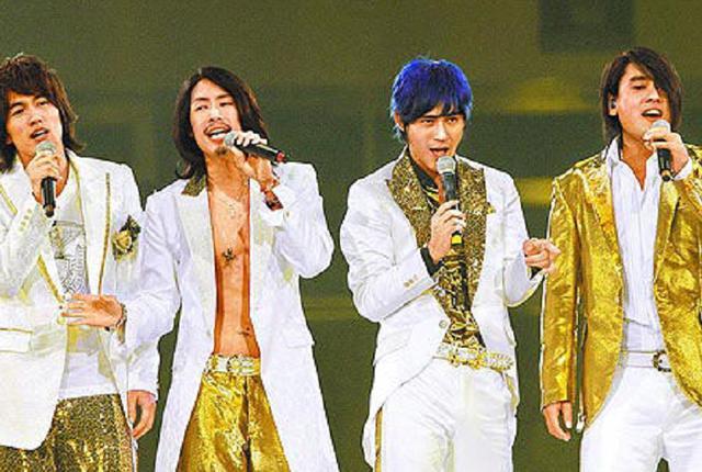 朱孝天|41岁朱孝天晒与老婆出游照，减肥成功变帅不少，不生孩子也幸福