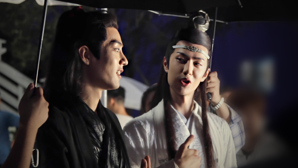 王一博|《有翡》王一博裸戏路透，身材被嘲却符合原著，粉丝担心走《陈情令》后路