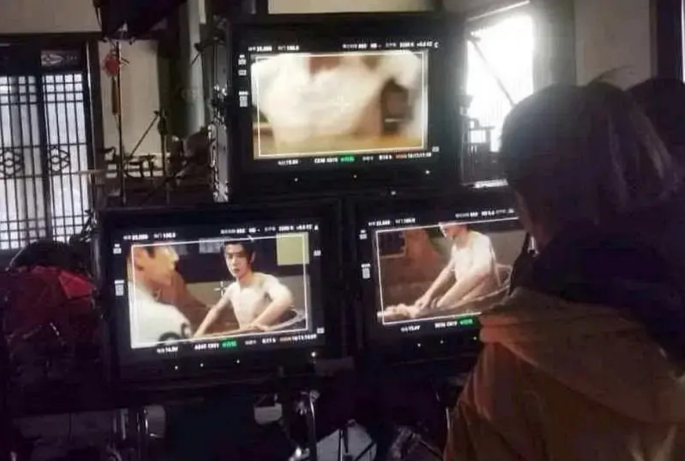 王一博|《有翡》王一博裸戏路透，身材被嘲却符合原著，粉丝担心走《陈情令》后路