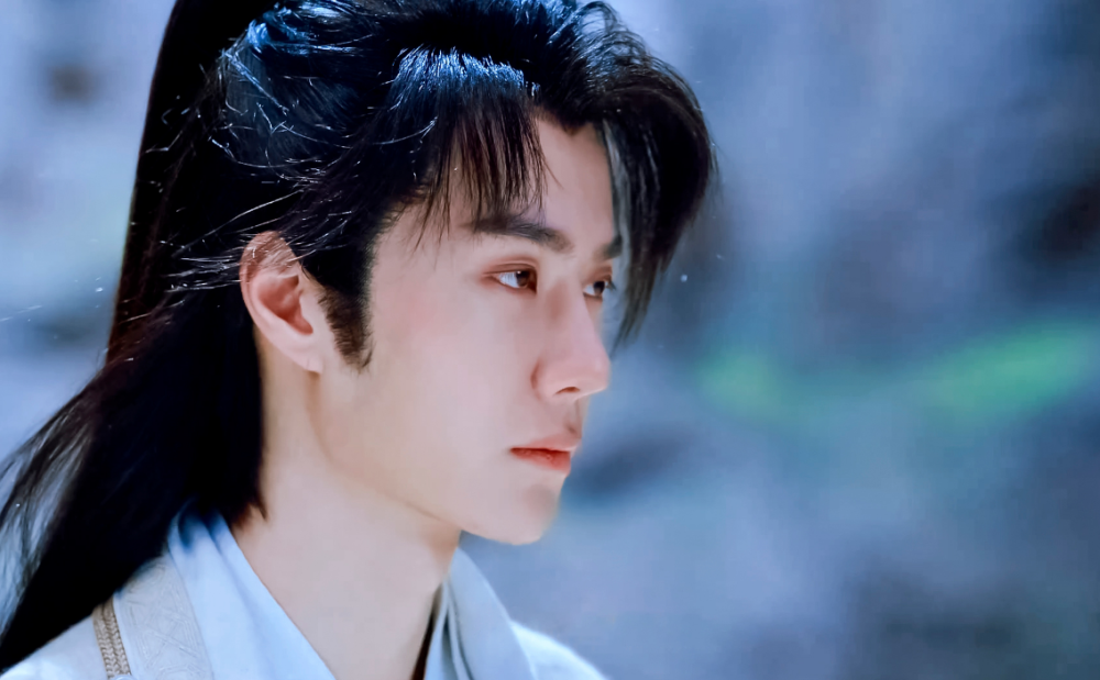 王一博|《有翡》王一博裸戏路透，身材被嘲却符合原著，粉丝担心走《陈情令》后路