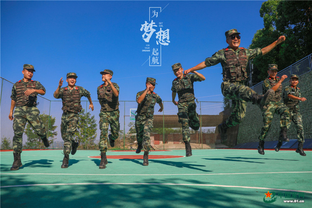 为梦想起航老兵拍摄创意毕业照纪念军旅青春