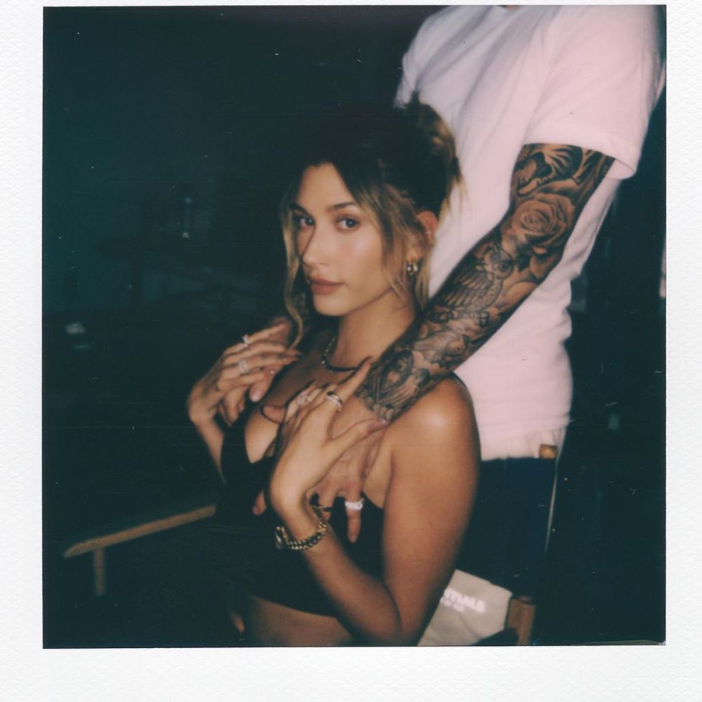 贾斯汀·比伯|贾斯汀·比伯炫妻，男友视觉下的海莉太美了，抹胸造型让人不敢看