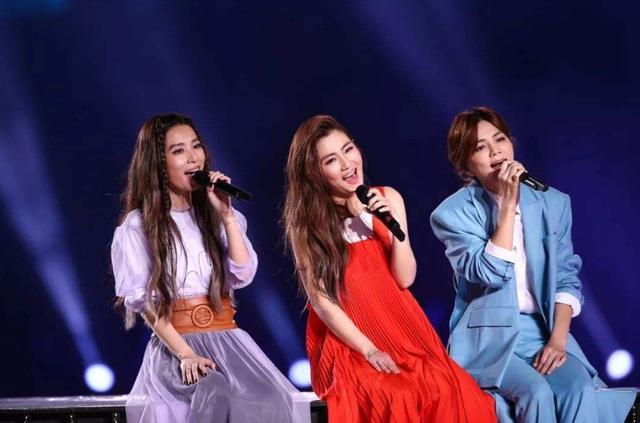 任家萱|Selina声音出问题，四处寻医无果！要办流水席纪念烧伤十年