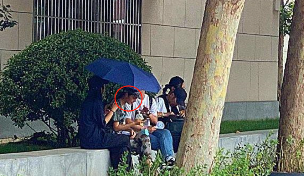 赵今麦|赵今麦“军训照”曝光，真实素颜照引人注意，这状态我没眼花吧？