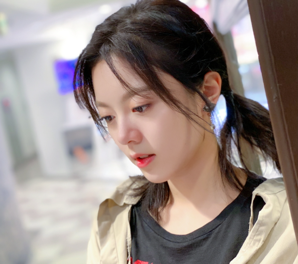 赵今麦|赵今麦“军训照”曝光，真实素颜照引人注意，这状态我没眼花吧？