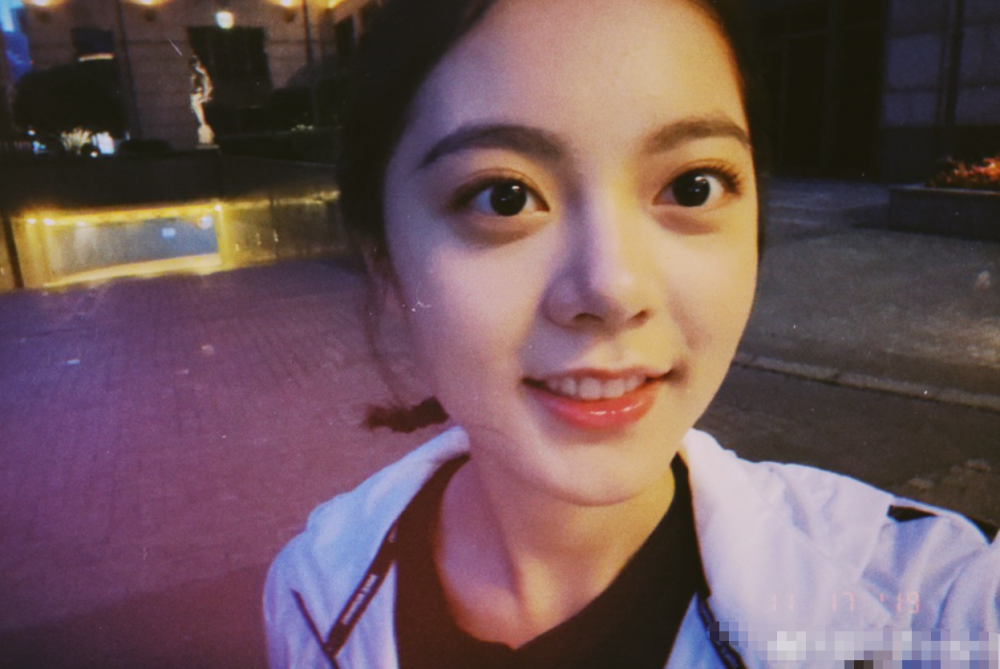 赵今麦|赵今麦“军训照”曝光，真实素颜照引人注意，这状态我没眼花吧？