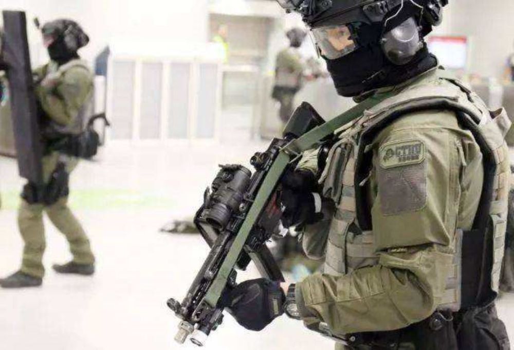 香港反恐特警队飞虎队举世闻名为什么每次出动都会蒙面