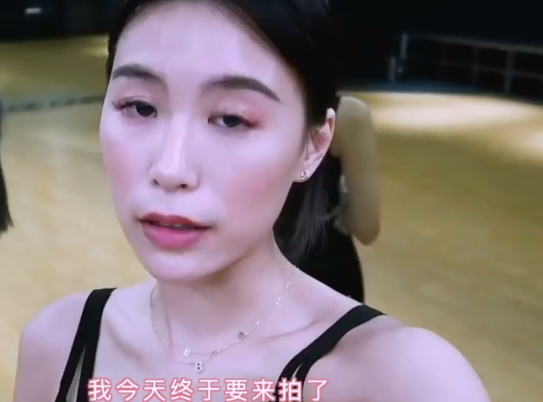 bella|高以翔女友Bella正式转型当网红！靠着男方，成功打响知名度