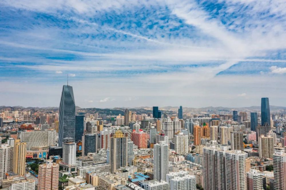 兰州:此刻的云很美,想剪一片送给你!