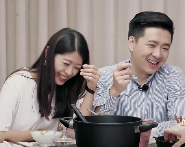 林志颖|林志颖弟弟林志鑫一家四口海湾度假，夫妻俩亲吻比心秀恩爱，儿女乖巧可爱