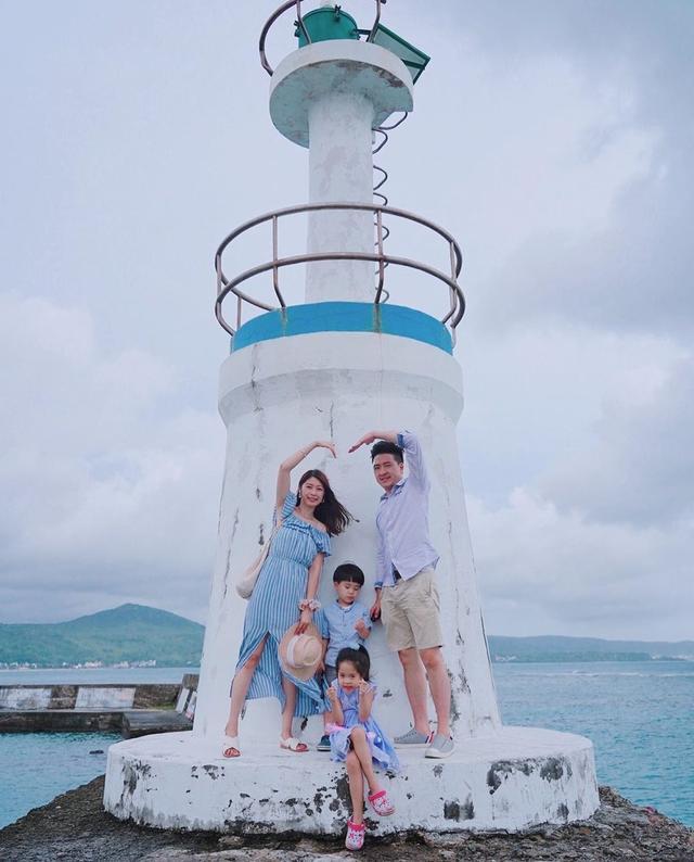 林志颖|林志颖弟弟林志鑫一家四口海湾度假，夫妻俩亲吻比心秀恩爱，儿女乖巧可爱