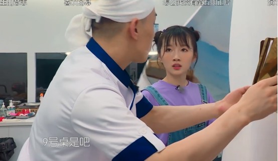 李浩菲连续2次上错菜,生气时对卡斯柏这样称呼,网友:太有爱