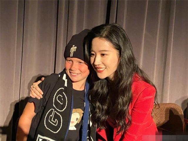花木兰|《花木兰》定档海报被称丑？遭网友花式吐槽嘲讽