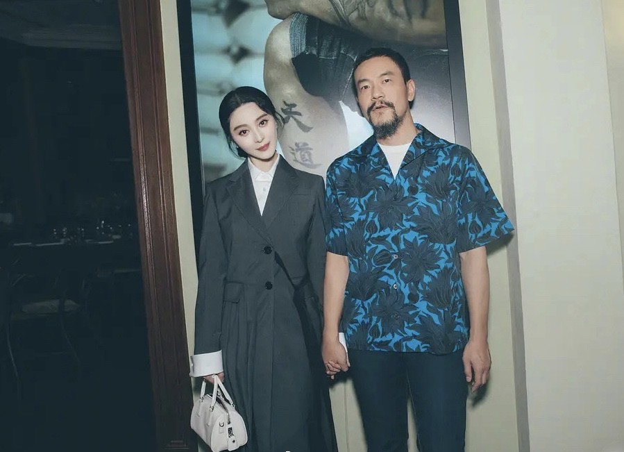 范冰冰|范冰冰复出露面参加活动，同框小宋佳比美，高个子小宋佳合影不输