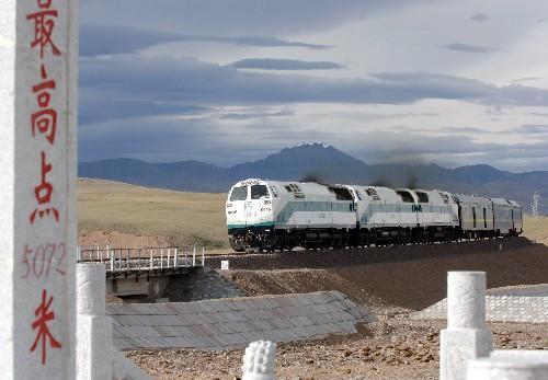 没底,所以想靠枪杆子来壮胆,而我们在中印边界军事力量部署上弱于印度