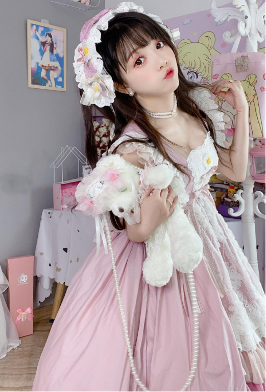 第一萝莉王奕萌穿上lo裙后人气超过刘思瑶真人却被称为乔碧萝2号