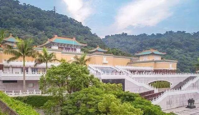 台北故宫博物院|北京故宫PK台北故宫，真是一个有宫无宝，一个有宝无宫？