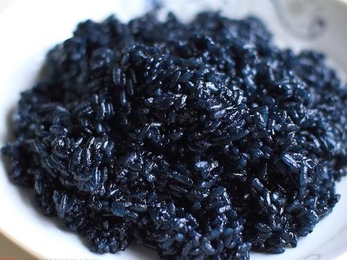 广西壮族特有的美食,第一眼以为是"黑牛粪",吃一口回味无穷