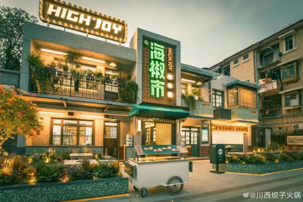 它原来是成都人买海椒的好地方 据说,以前家家户户做豆瓣酱的原料 都