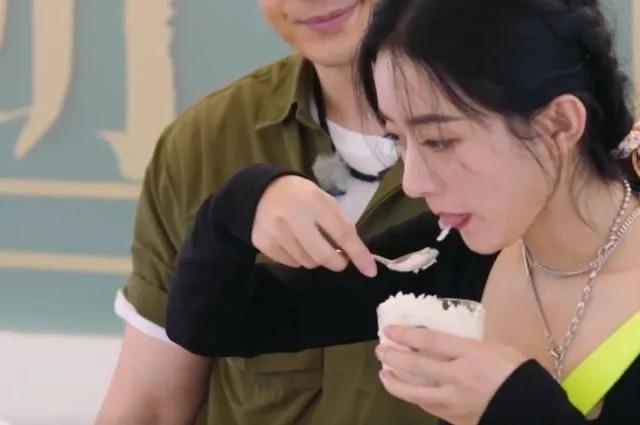 赵丽颖|本以为是强强联合，没想到连踩三个坑，赵丽颖上《中餐厅》亏大了