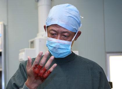 ""今天必须要让司马博铭给他儿子做手术!""你