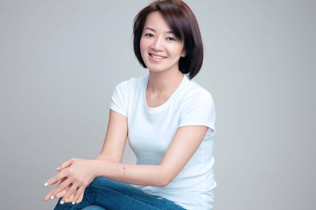 阿雅|被大小S联手打压、卑微到尘埃里的阿雅，逆袭成姐妹团的中流砥柱