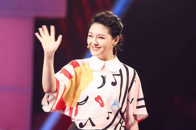 阿雅|被大小S联手打压、卑微到尘埃里的阿雅，逆袭成姐妹团的中流砥柱