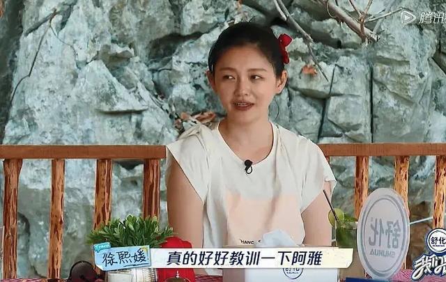 阿雅|被大小S联手打压、卑微到尘埃里的阿雅，逆袭成姐妹团的中流砥柱