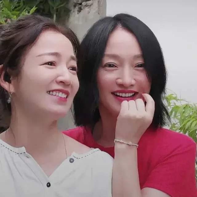 阿雅|被大小S联手打压、卑微到尘埃里的阿雅，逆袭成姐妹团的中流砥柱