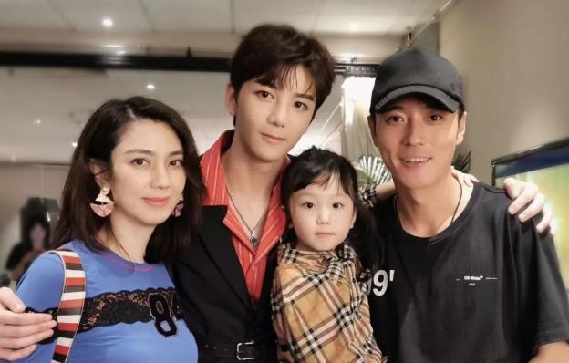 张丹峰|又被疑婚变，张丹峰晒视频表白粉丝不提洪欣，两人已有半年没互动