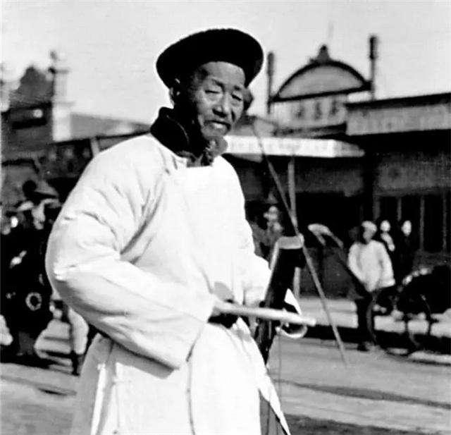 老北京|封建文化缩影：老北京丧礼讲究规格，杠夫高收入全靠“敲竹杠”