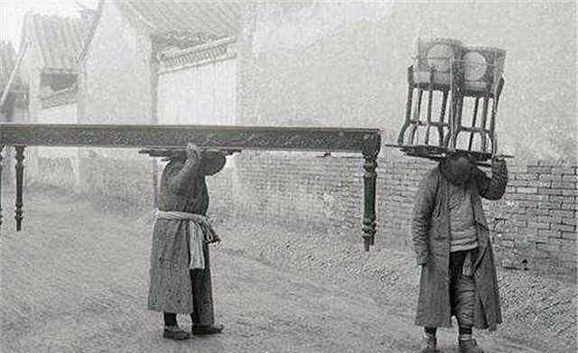 老北京|封建文化缩影：老北京丧礼讲究规格，杠夫高收入全靠“敲竹杠”