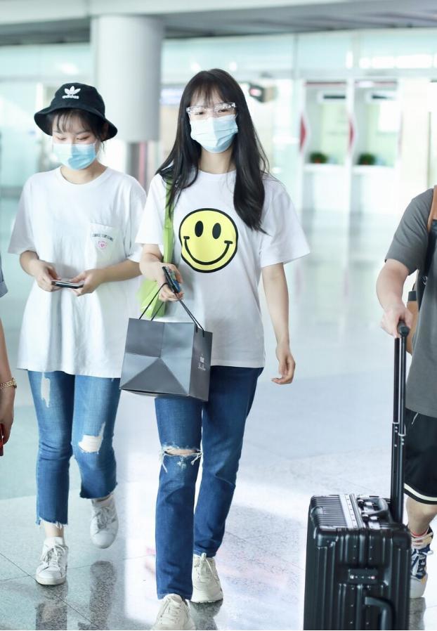 秦牛正威好会搭,穿西装配骑士靴"御姐范儿"十足,时尚感真圈粉