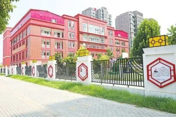 暖心 爱心人士为学子筑起"安全墙 爱心人士梁艳捐建的商丘市特殊教育