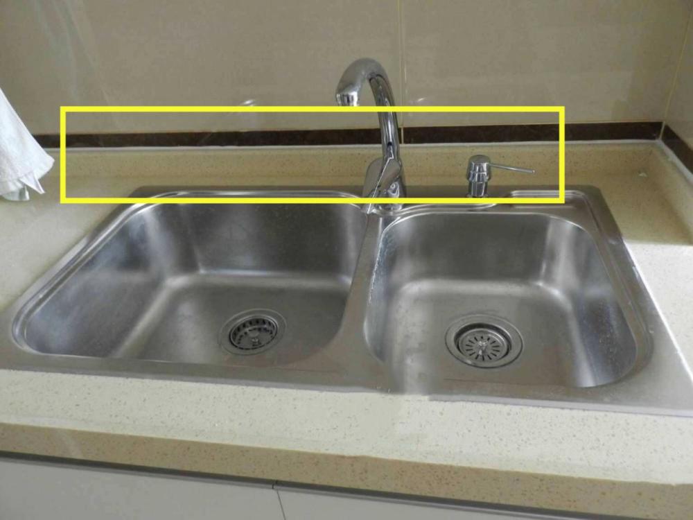 厨房台面挡水条一步到位,不用再打胶填缝,效果漂亮清洁更方便了_腾讯