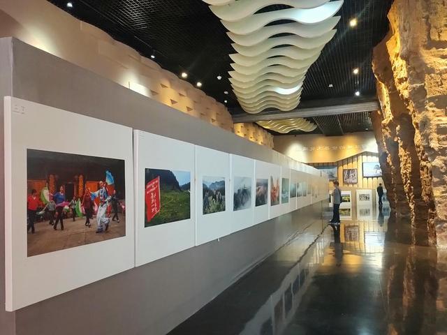 青铜峡市|青铜峡市举办“小康路上”四地美术书法摄影作品联展