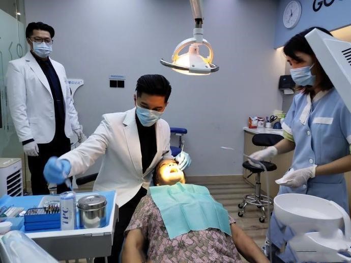 许君豪|前台湾偶像歌手“可米小子”主唱在成都当牙医：只是从一个家到另一个家