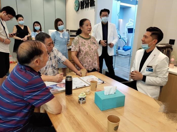 许君豪|前台湾偶像歌手“可米小子”主唱在成都当牙医：只是从一个家到另一个家