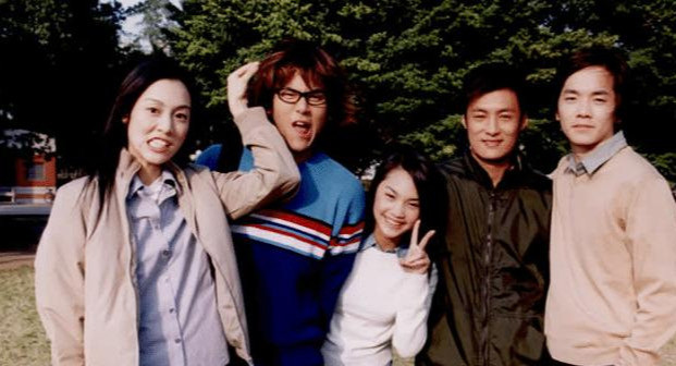 彭于晏|网友飞机上偶遇彭于晏，周围都是美女，一心只顾睡觉头发凌乱！