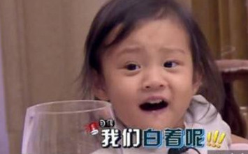 李小璐|李小璐晒甜馨扮丑视频，只顾自己漂亮，女儿被说黝黑邋遢像土妞