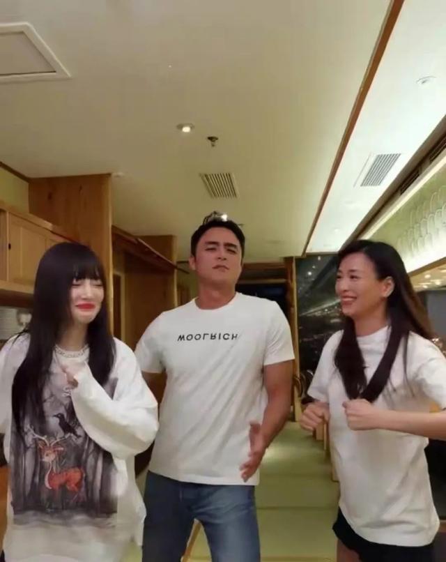 李小璐|李小璐、张庭和明道魔性共舞，童年又被毁了一遍