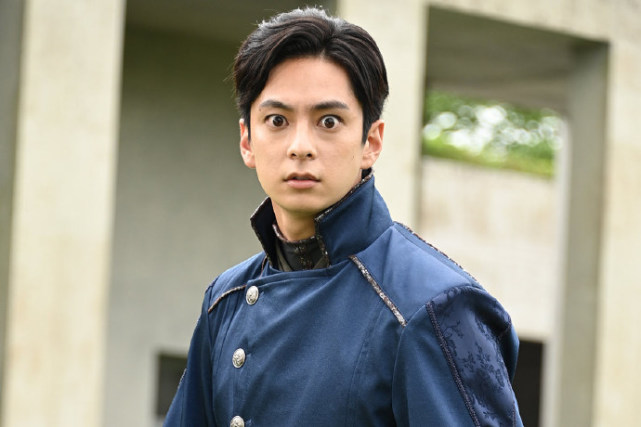 假面骑士圣刃9月6日开播假面骑士saber帅得一塌糊涂
