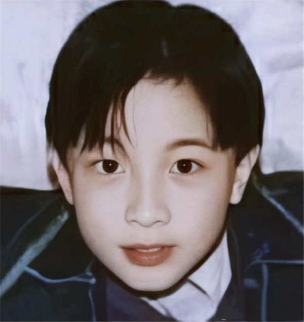 明星的童年照,baby清纯可爱,薛之谦俊美,看到千玺不厚道地笑了